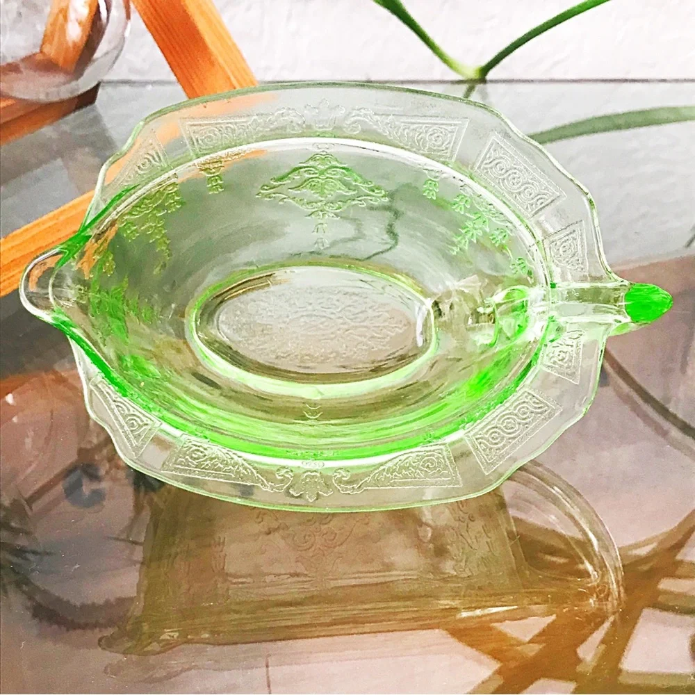 Vintage Anchor Hocking ‘Princess’ Pattern Uranium Green Glass Creamer 1930s - Picture 3 of 7